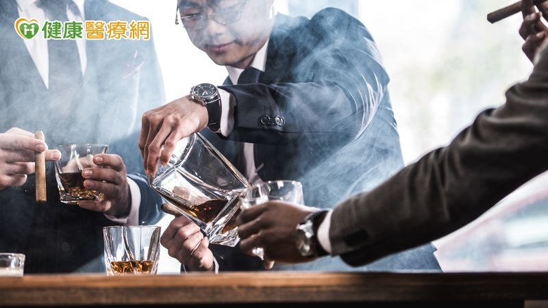 菸酒戒了也中!他健檢意外揪食道癌 醫示警高風險族群 菸酒戒了也中!他健檢意外揪食道癌 醫示警高風險族群