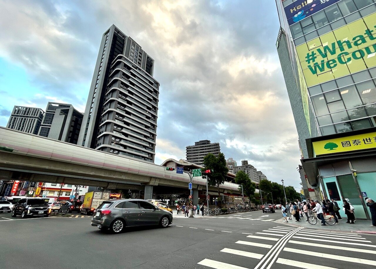 專題/建商喊「股市錢轉入房市」你相信嗎?當0050放10年賺得比房子多時 投資思維已改變 專題/建商喊「股市錢轉入房市」你相信嗎?當0050放10年賺得比房子多時 投資思維已改變