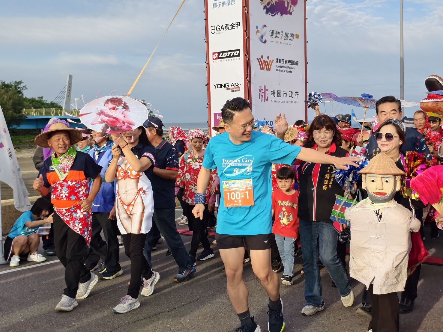 桃園珍珠海岸馬拉松接力賽吸引1200人參加 蘇俊賓:享受特色濱海風情 5fdb18e1 ea4e 4c7c a006 fd7551eabfc1
