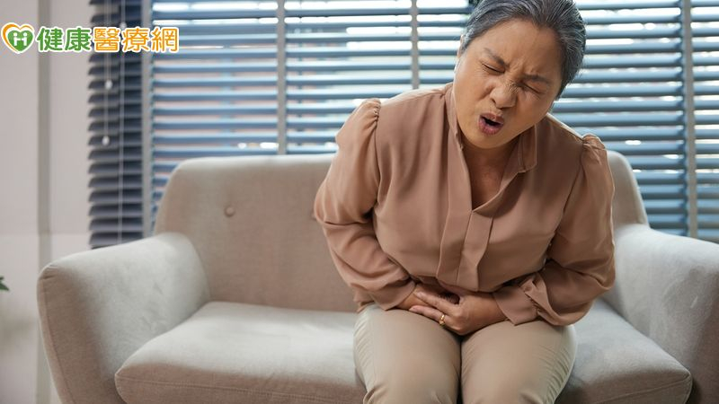 越南旅遊急性膽囊炎 她忍痛12小時返台取出2公分結石 越南旅遊急性膽囊炎 她忍痛12小時返台取出2公分結石