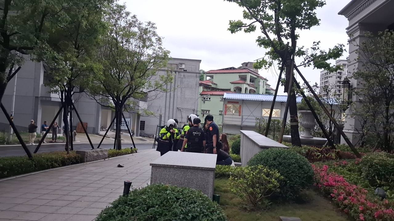龜山警攔查可疑車輛揪出3失聯移工！駕駛推警察遭法辦 1人藏毒被逮