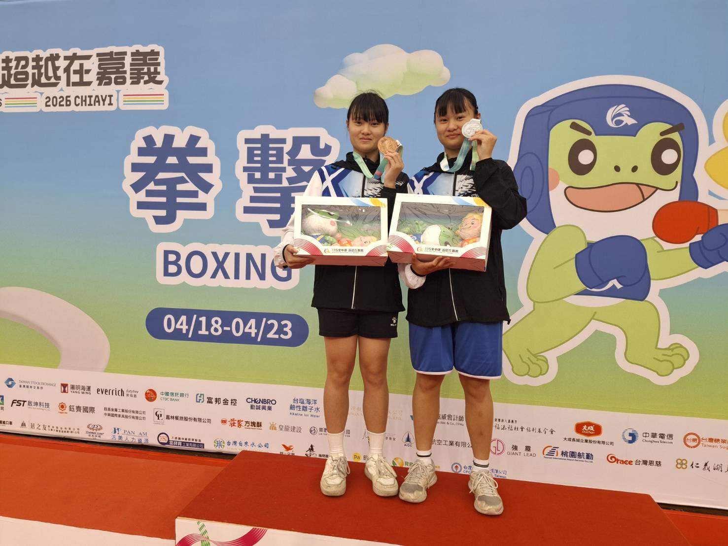 中壢國中姊妹檔摘全中運拳擊銀、銅牌 姊姊抱病上場妹妹一路扶持 764335 0