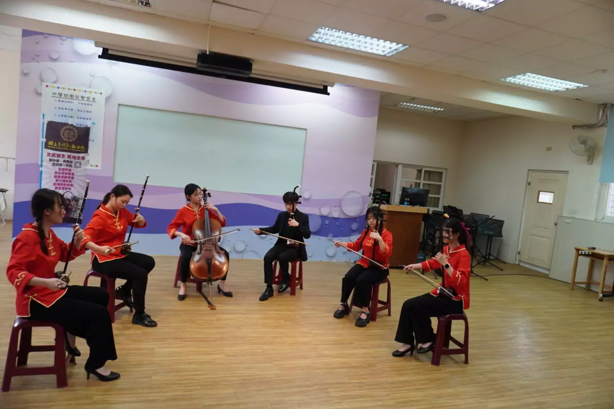 臺灣戲曲學院前進桃園大忠國小 高三生刀槍翻騰大秀真功夫 768971 0