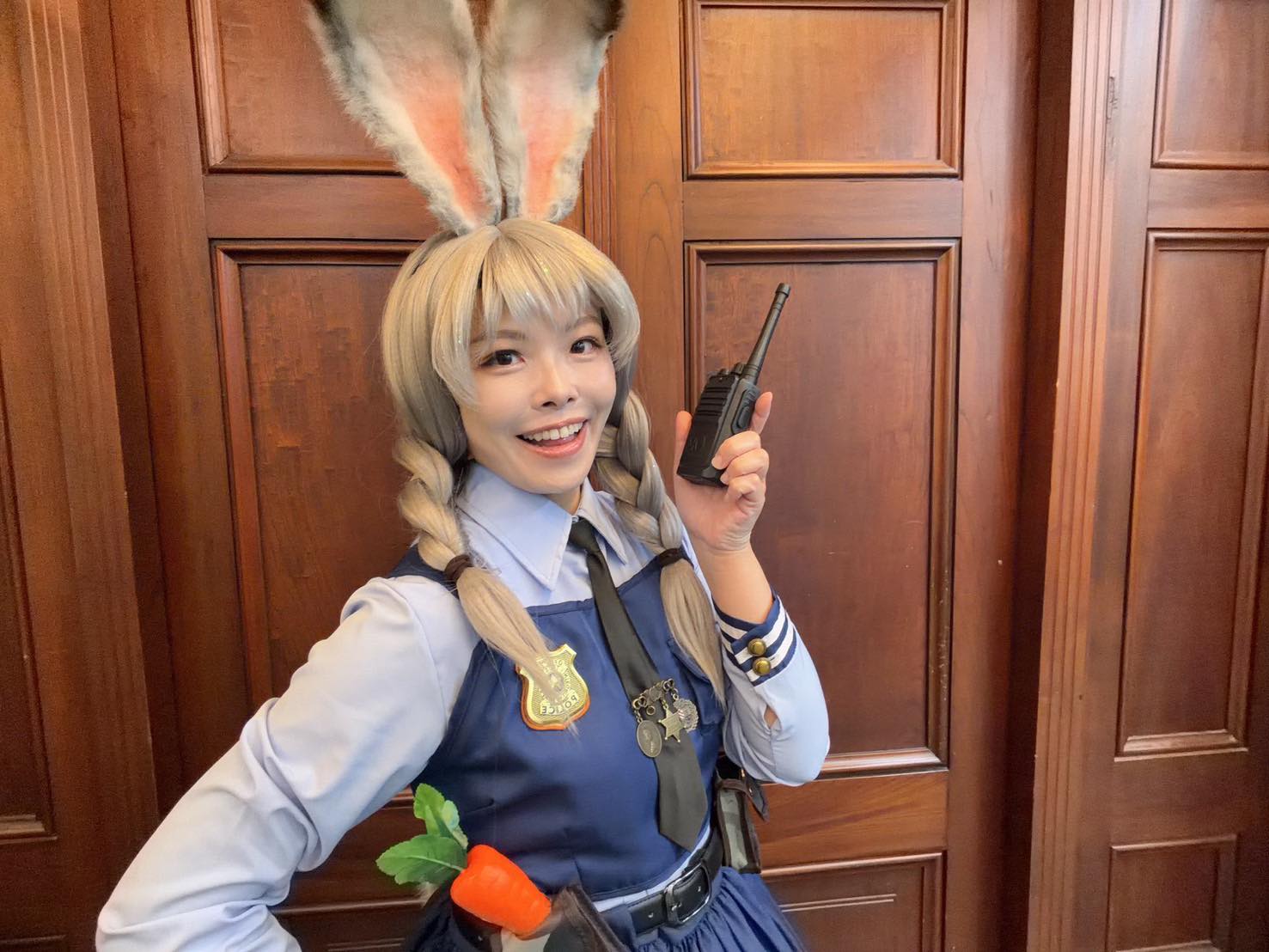繼芙莉蓮又一新角色 高虹安cosplay警兔茱蒂!頂兔耳和幕僚開會 繼芙莉蓮又一新角色 高虹安cosplay警兔茱蒂!頂兔耳和幕僚開會
