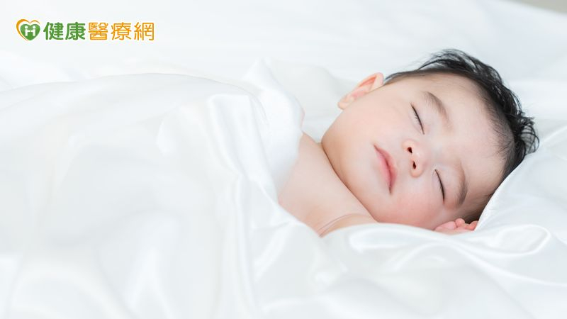1歲女嬰心臟破洞4mm!體重僅8.4kg發育落後 微創手術救命 1歲女嬰心臟破洞4mm!體重僅8.4kg發育落後 微創手術救命