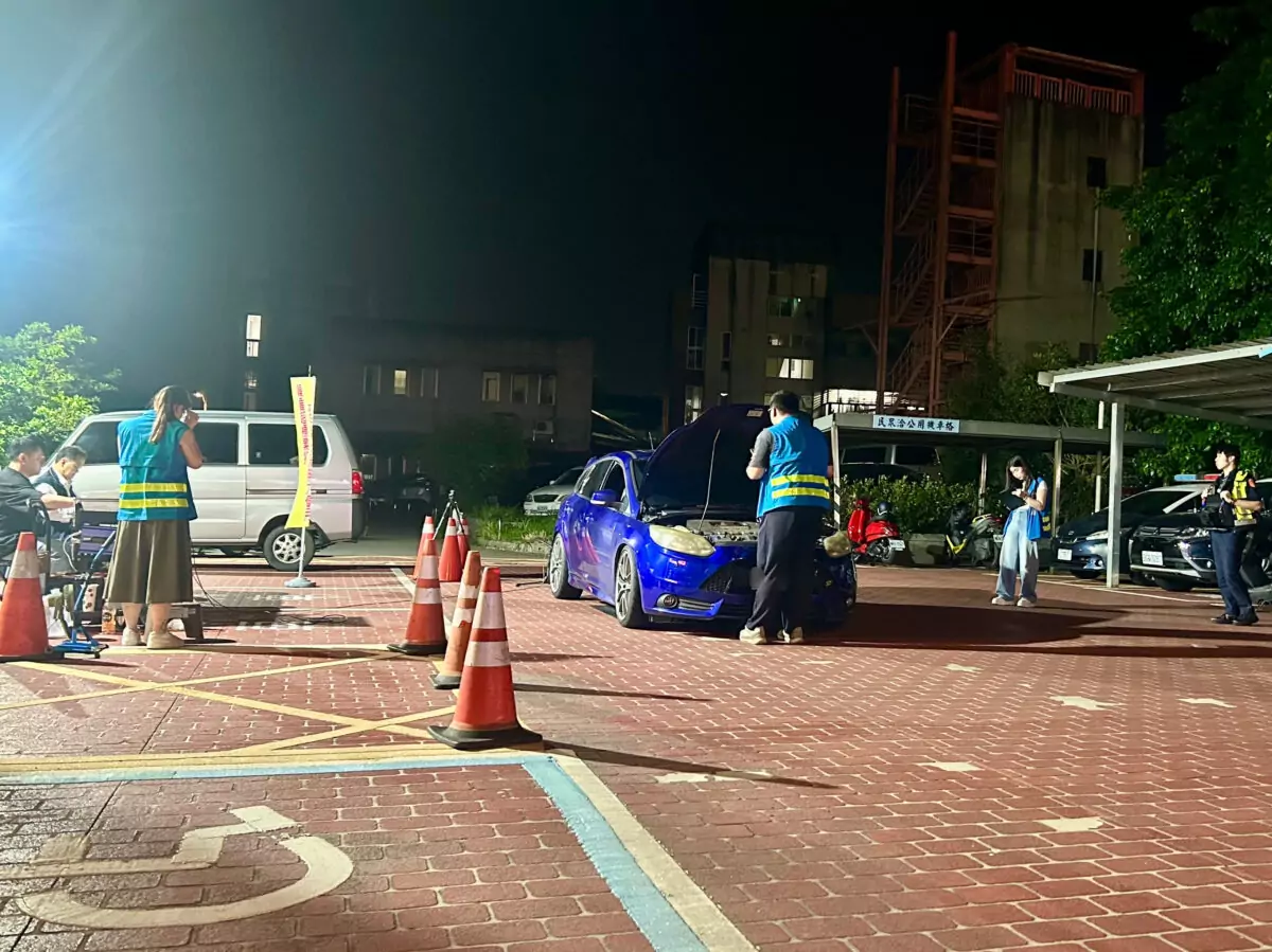 飆破109分貝如飛機起飛 龍潭警深夜攔查改裝車開罰 S 12812330 0