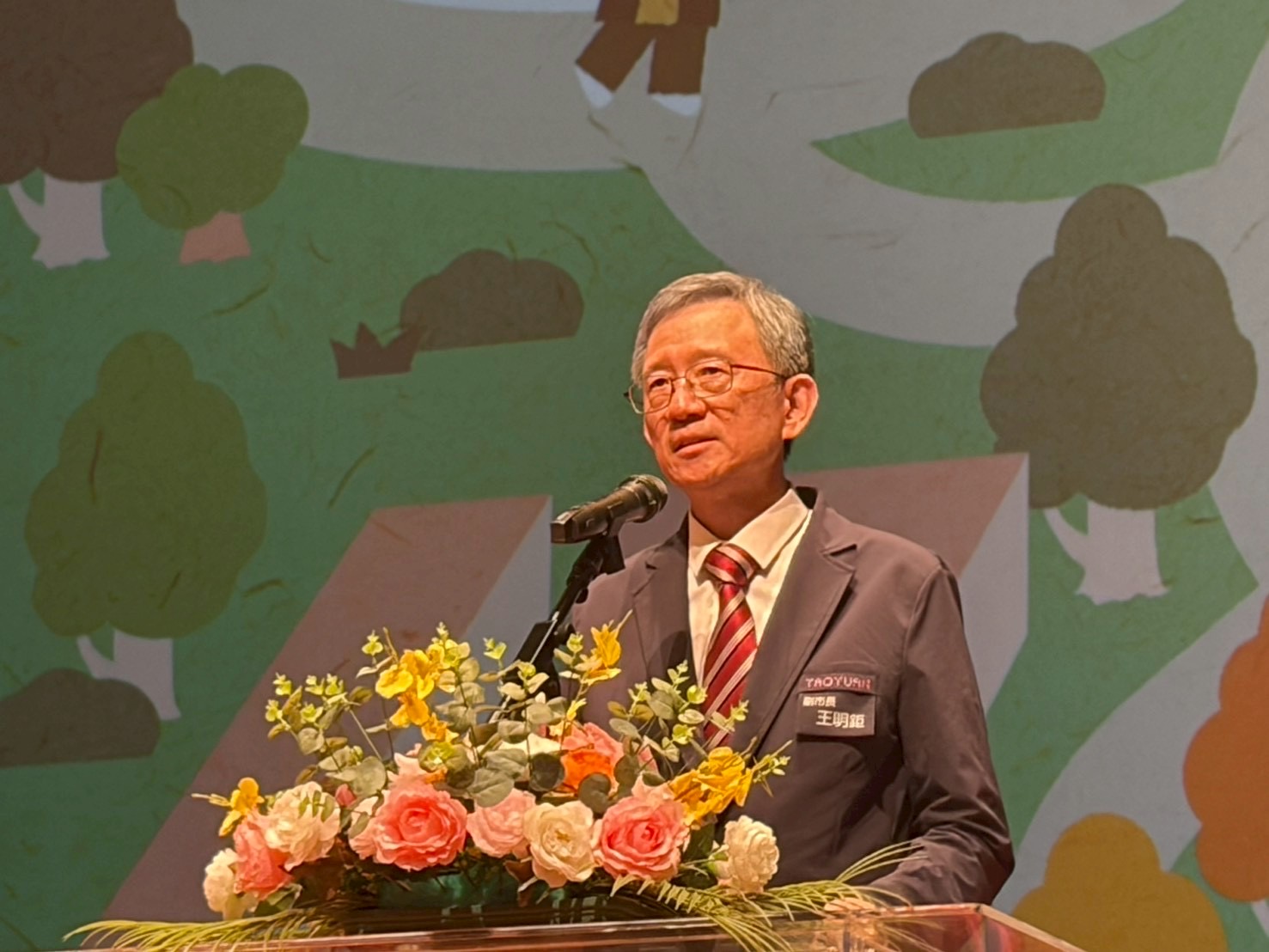 中央大學畢典登場 王明鉅勉勵畢業生把握「三個禮物」 中央大學畢典登場 王明鉅勉勵畢業生把握「三個禮物」