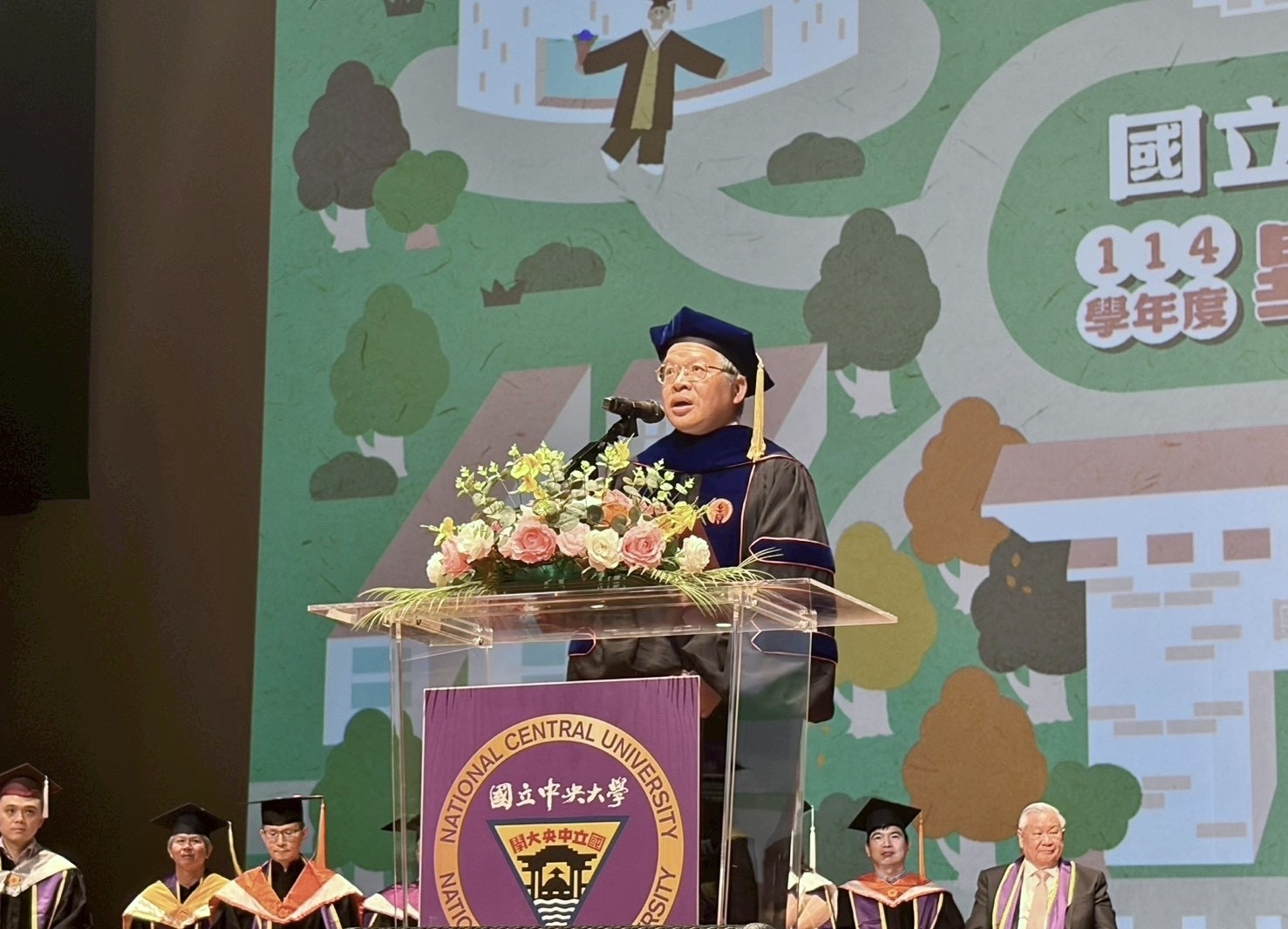 中央大學畢典登場 王明鉅勉勵畢業生把握「三個禮物」 S 151044265 0