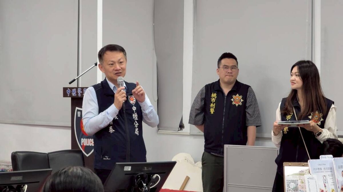 寵愛媽咪防詐騙!壢警聯手名醫韓柏檉 母親節快閃反詐宣導 S 23511093 0