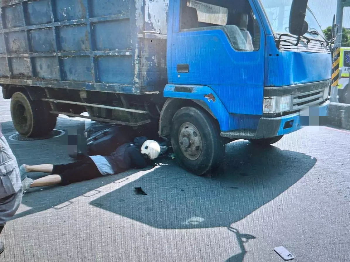 【有片】中壢大貨車右轉釀禍!女騎士遭擊落 多處擦挫傷、腦出血 【有片】中壢大貨車右轉釀禍!女騎士遭擊落 多處擦挫傷、腦出血
