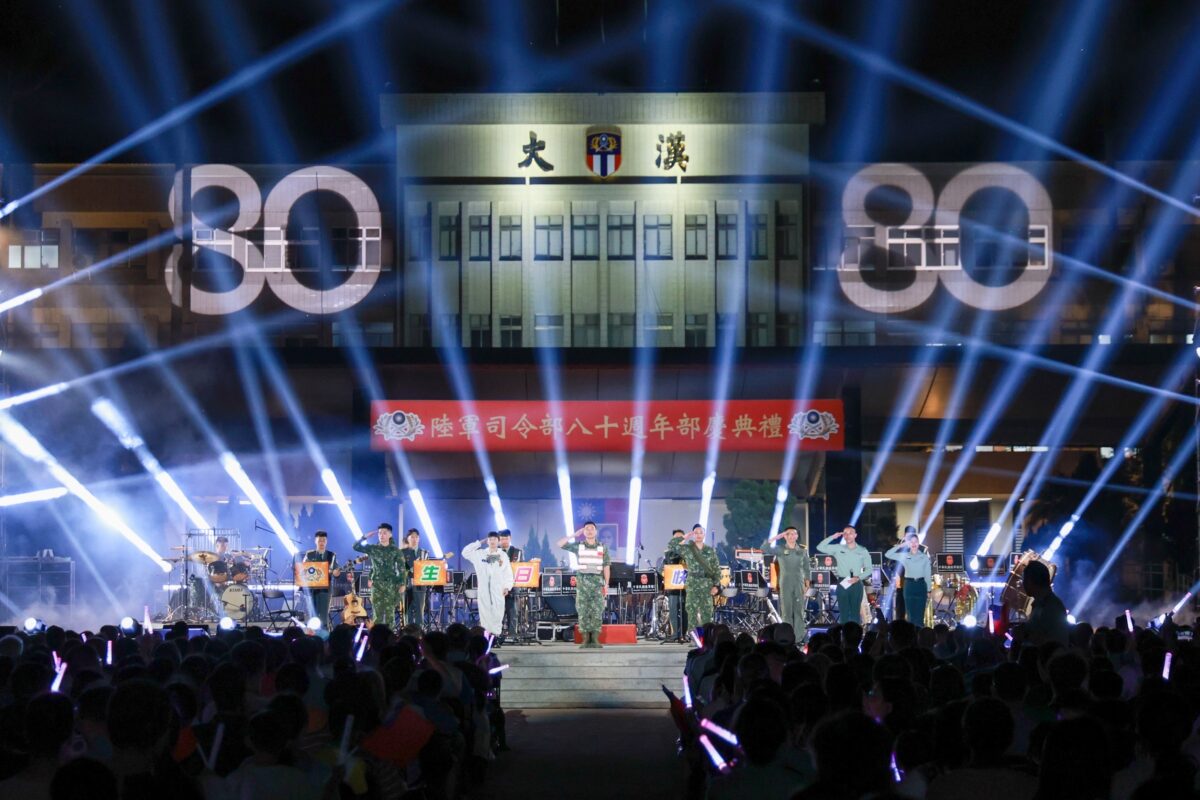 陸軍80週年部慶首辦戶外音樂會 璀璨焰火閃耀大漢營區 S 2482658 0