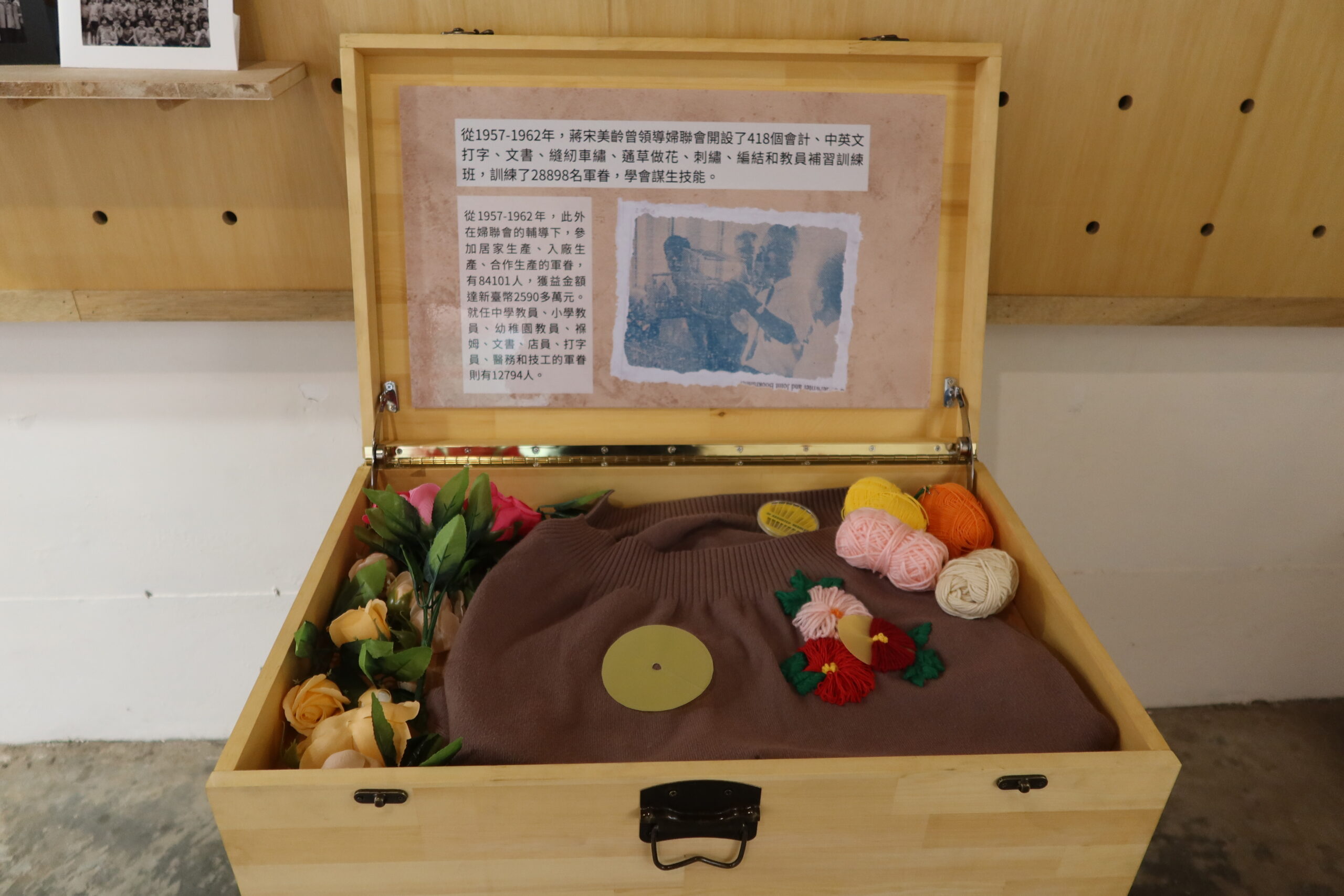 龜山眷村故事館母親節推手作 毛根花工作坊展現早期克難美學 龜山眷村故事館母親節推手作 毛根花工作坊展現早期克難美學