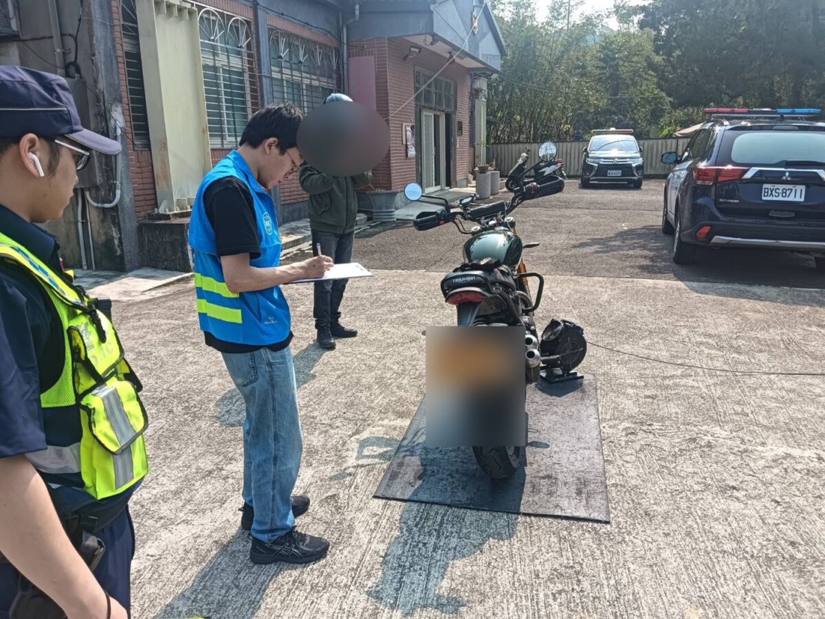 百萬杜卡迪噪音超標飆102分貝 大溪環警聯合稽查開罰 S 326819849