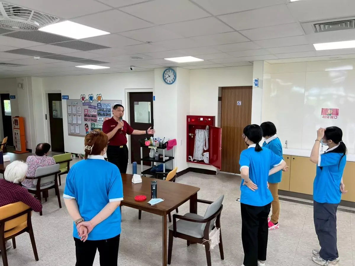 桃消青埔分隊前進日照中心宣導 傳授長者火場逃生3口訣 S 42237957 0