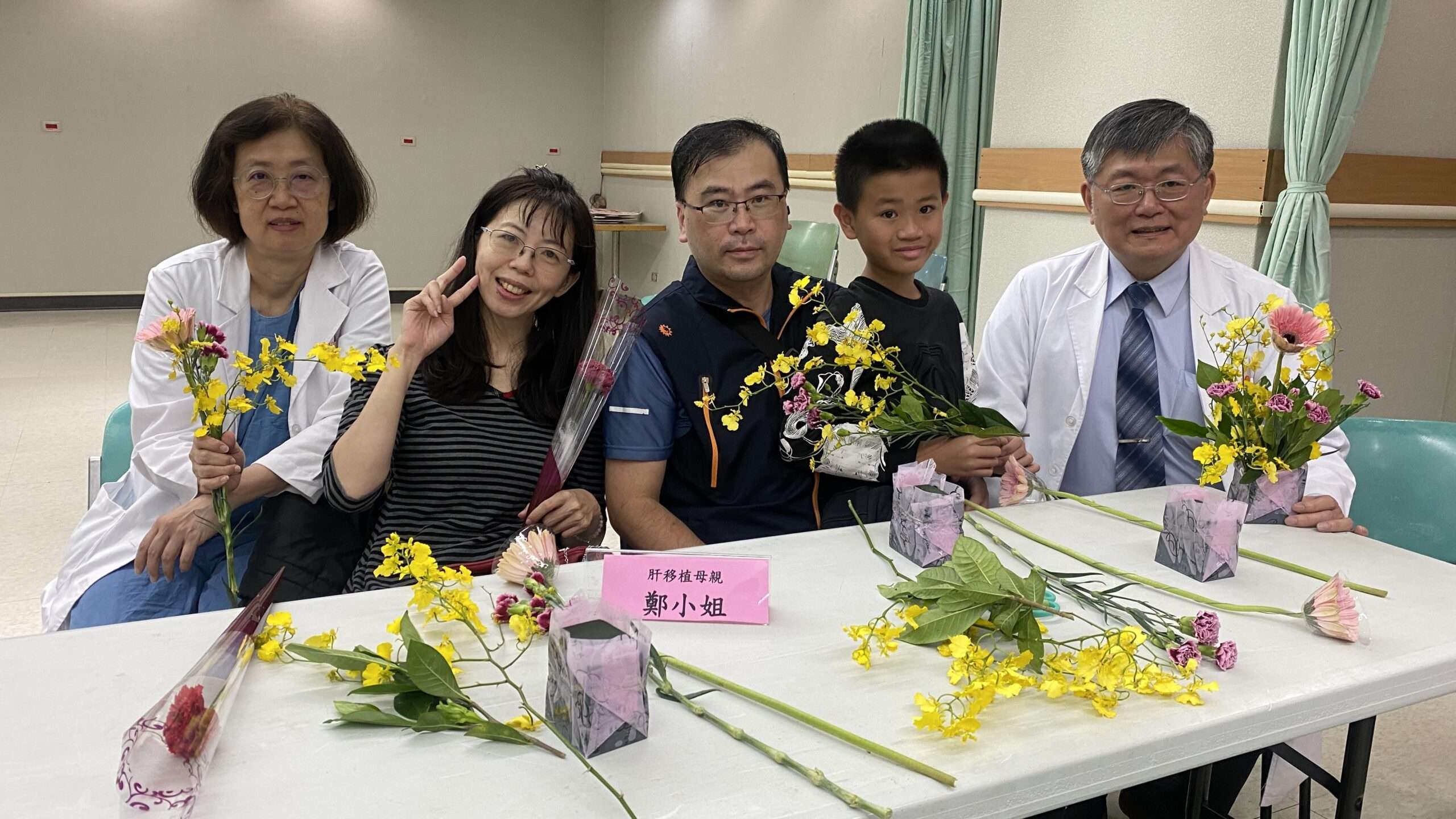 肝病非母親終點!長庚肝移植媽媽回娘家 6人喜迎11子 肝病非母親終點!長庚肝移植媽媽回娘家 6人喜迎11子