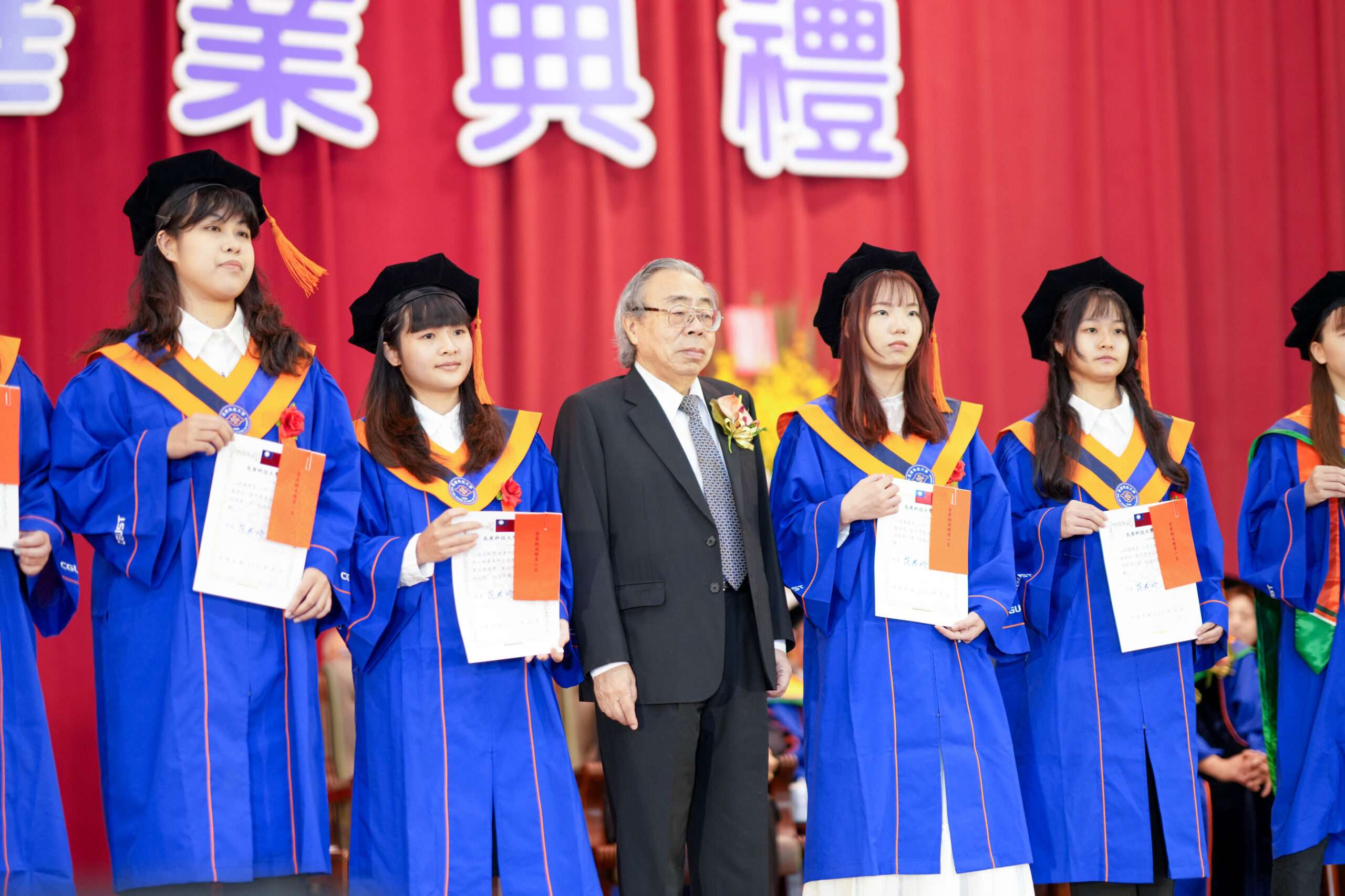 2017名畢業生展翅!長庚科大畢典84歲長者圓夢 2017名畢業生展翅!長庚科大畢典84歲長者圓夢