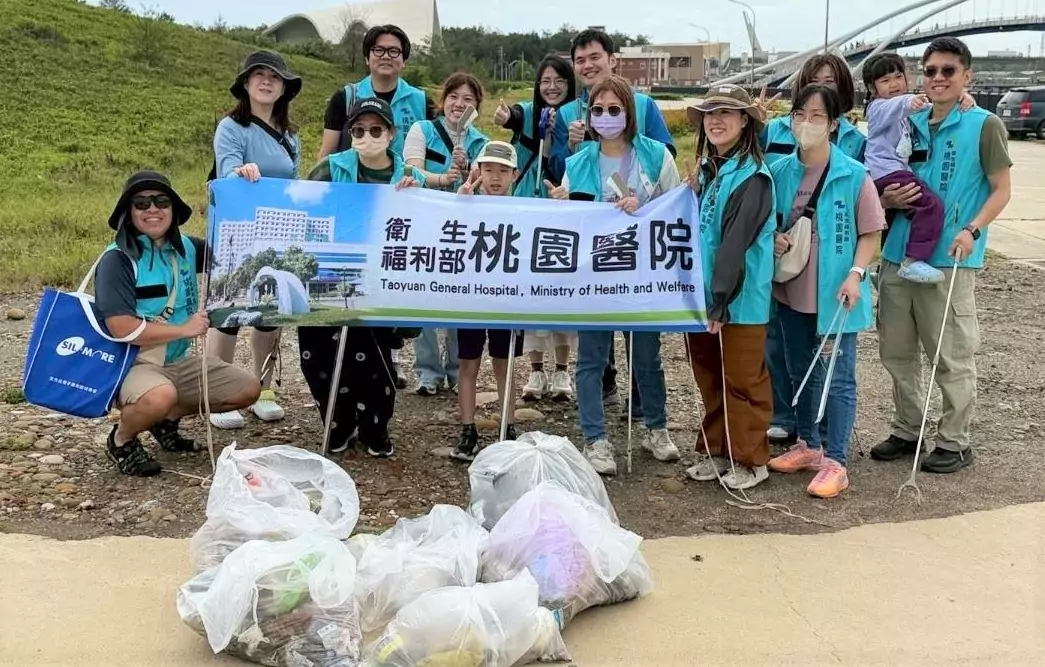 桃園醫院放射科永安漁港淨灘 讓下一代看見改變的力量 S 71147523