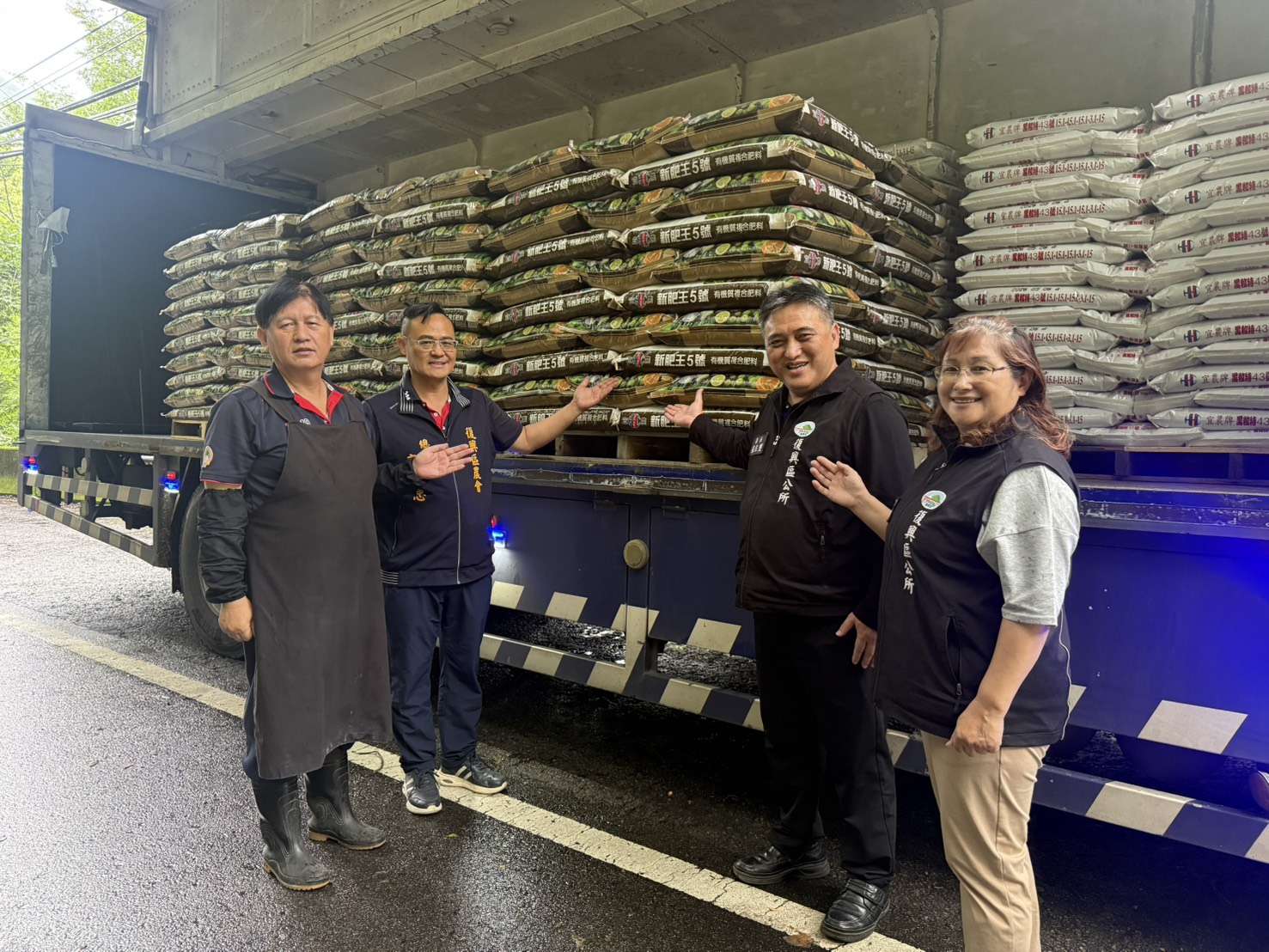 復興區公所減輕老農搬運負擔 攜手基金會補助344公噸肥料運輸