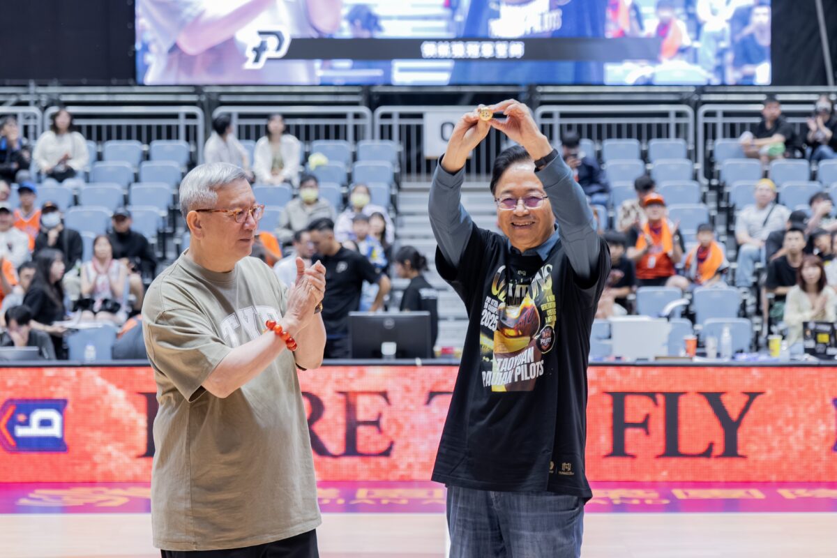 桃園璞園領航猿主場12戰全勝闖季後賽!張善政頒冠軍戒指鼓舞士氣 b7481bc2 f89c 4f0a 9a1c d674f03af335