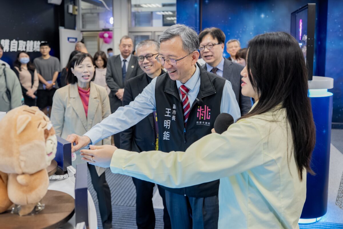 桃園智慧金融教育中心揭牌 打造中壢高商技職教育金字招牌 c7fd0176 7f64 48aa b88d ad5060630f3b