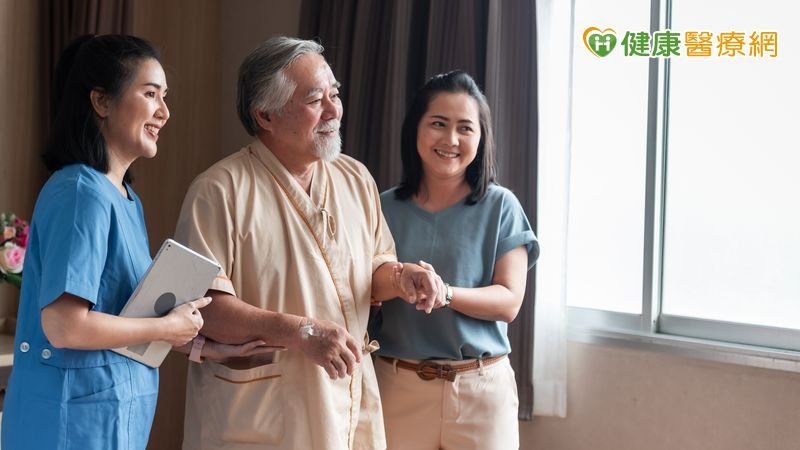 怕老人年紀大動手術撐不住?醫:「衰弱程度」也應列風險評估標準 怕老人年紀大動手術撐不住?醫:「衰弱程度」也應列風險評估標準