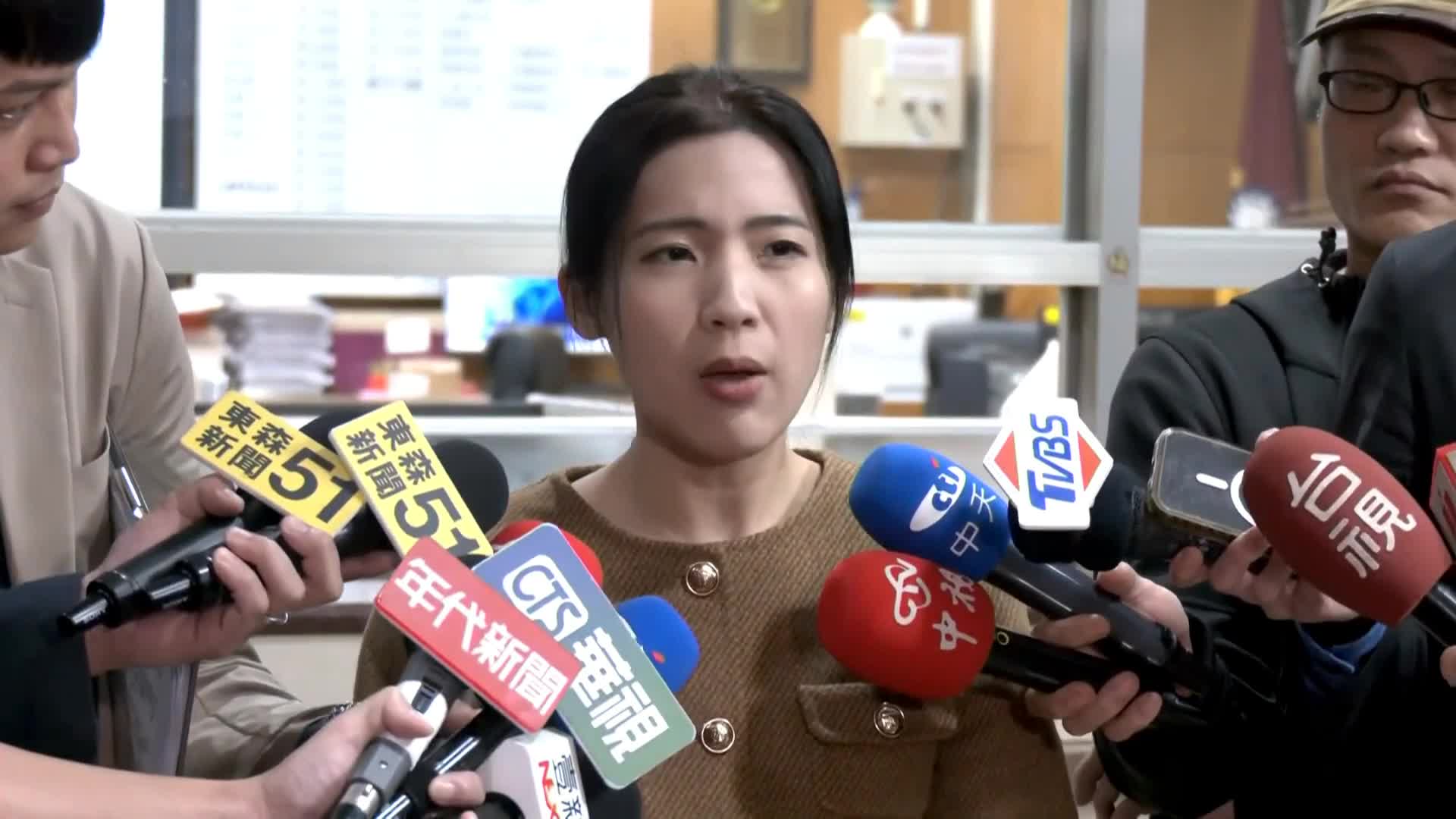 鬥垮費鴻泰才被季麟連教訓? 徐巧芯駁斥:不明人士惡性放話 鬥垮費鴻泰才被季麟連教訓? 徐巧芯駁斥:不明人士惡性放話