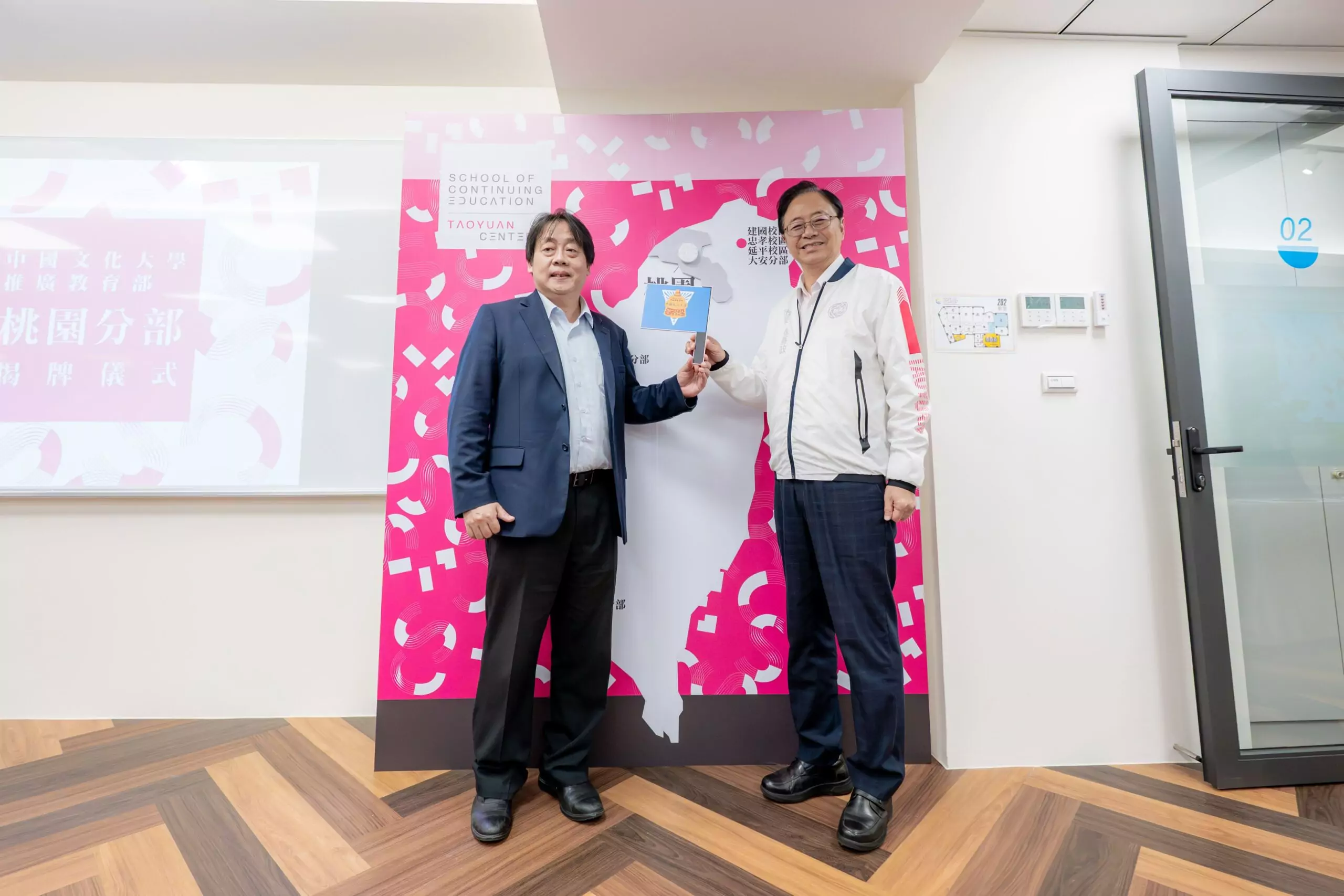 文大進駐桃園!攜手市府推動AI與職涯課程 提升人才競爭力 文大進駐桃園!攜手市府推動AI與職涯課程 提升人才競爭力