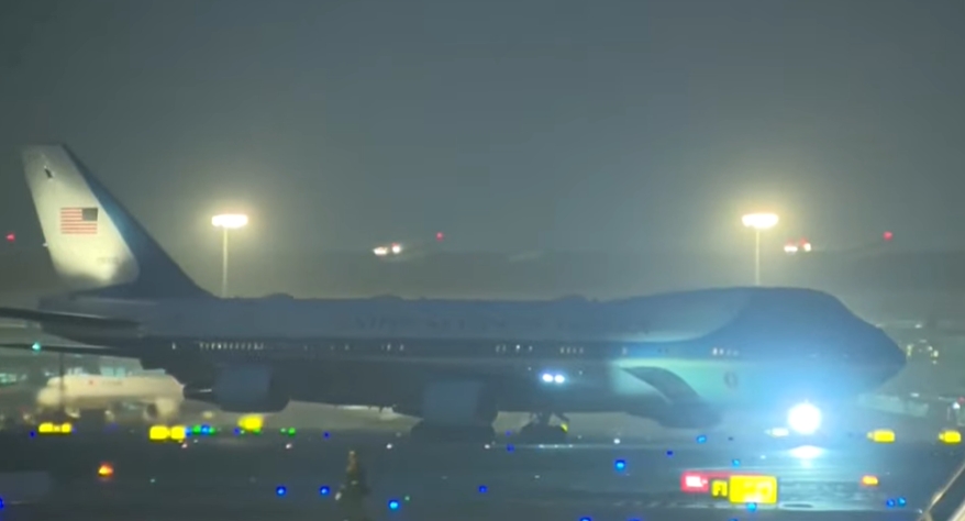川普空軍一號抵達北京 中國國家副主席韓正接機 川普空軍一號抵達北京 中國國家副主席韓正接機