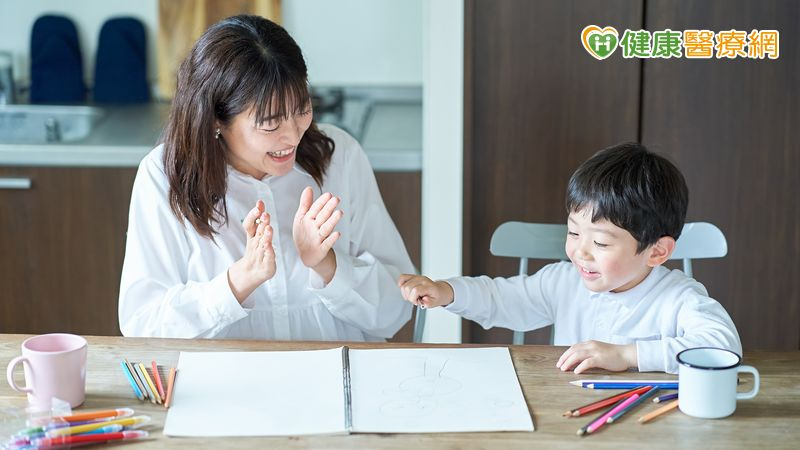 稱讚小孩別只說真棒!面對壓力成長環境 專家教如何練好孩子的心理韌性 稱讚小孩別只說真棒!面對壓力成長環境 專家教如何練好孩子的心理韌性