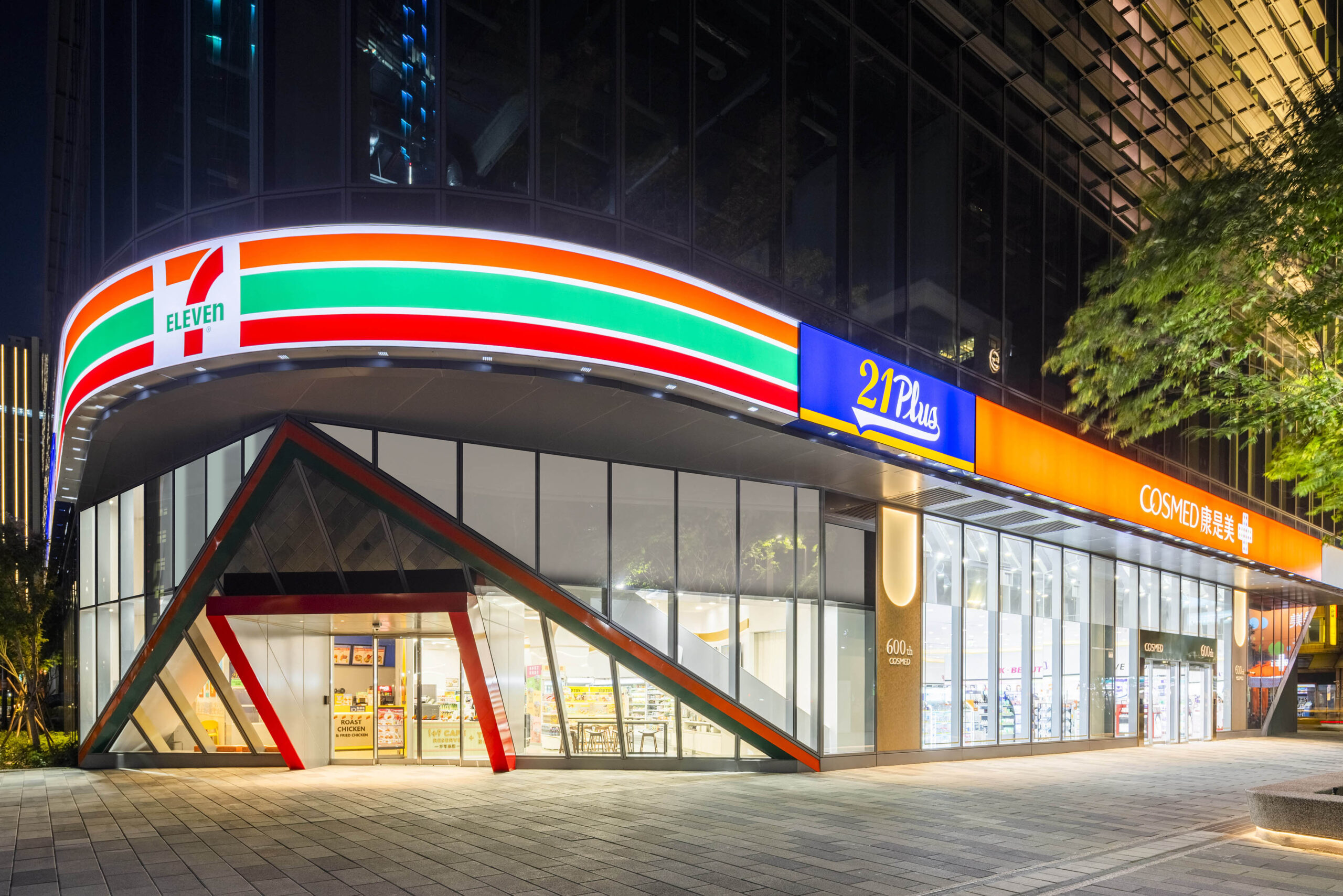 集結4品牌打造生活圈!吃雞、喝果昔全都滿足 統一「愿秀門市」獨家優惠連發 集結4品牌打造生活圈!吃雞、喝果昔全都滿足 統一「愿秀門市」獨家優惠連發