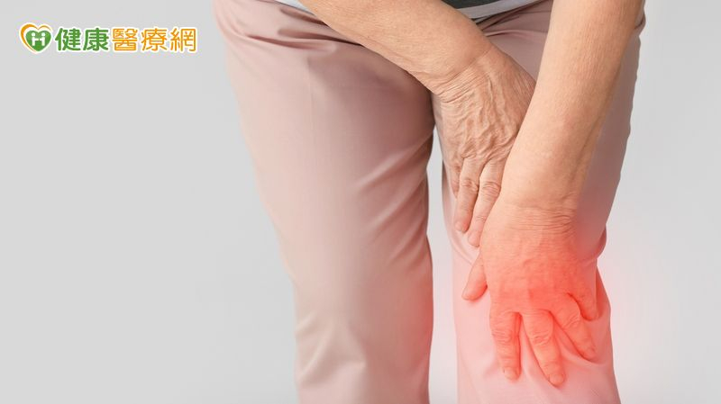 餐飲業久站「膝關節磨損」到變形!置換人工關節告別「軟腳」步履 餐飲業久站「膝關節磨損」到變形!置換人工關節告別「軟腳」步履