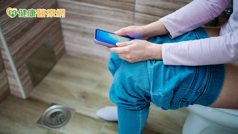 上廁所滑手機引發痔瘡 微創雷射治療緩解內外痔疼痛 上廁所滑手機引發痔瘡 微創雷射治療緩解內外痔疼痛