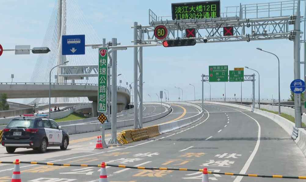 淡江大橋未通車先硬闖 男騎士拒攔停吞4罰單最高恐罰逾6萬 淡江大橋未通車先硬闖 男騎士拒攔停吞4罰單最高恐罰逾6萬