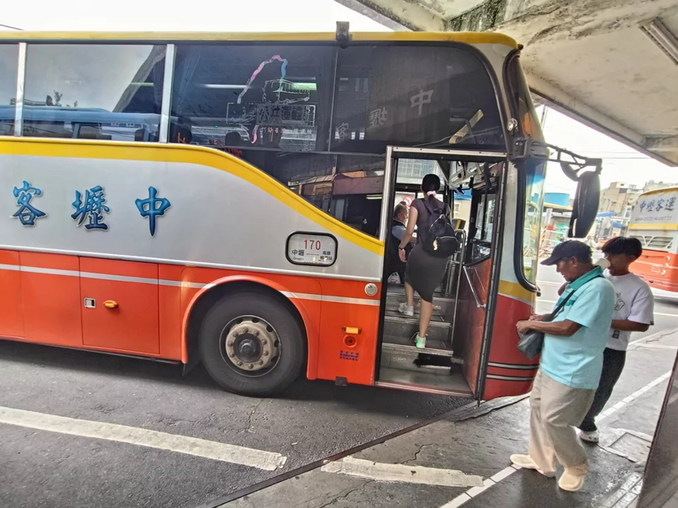 51連假搭公共運輸省很大!中壢監理站:86條國道客運85折 轉乘再享優惠 fq65q64dq