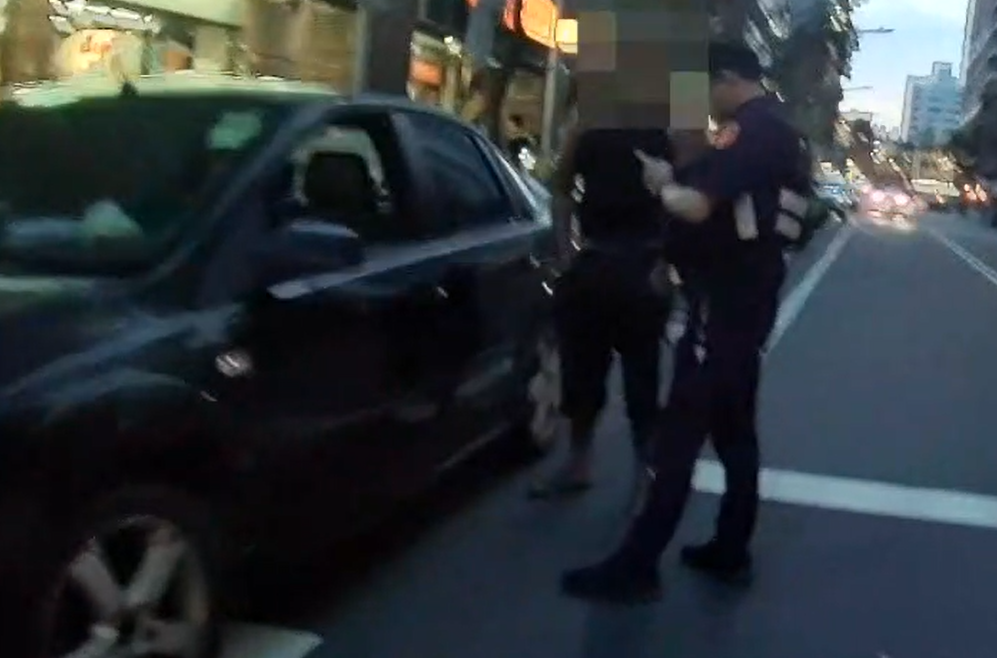 又是毒駕!中壢男斑馬線違停遭盤查 神情恍惚引警察懷疑 ga56t435r4