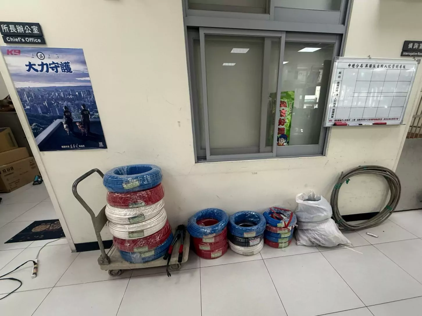 中壢工地電纜線遭竊 警搜索犯嫌住處發現喪屍煙彈 het3 1