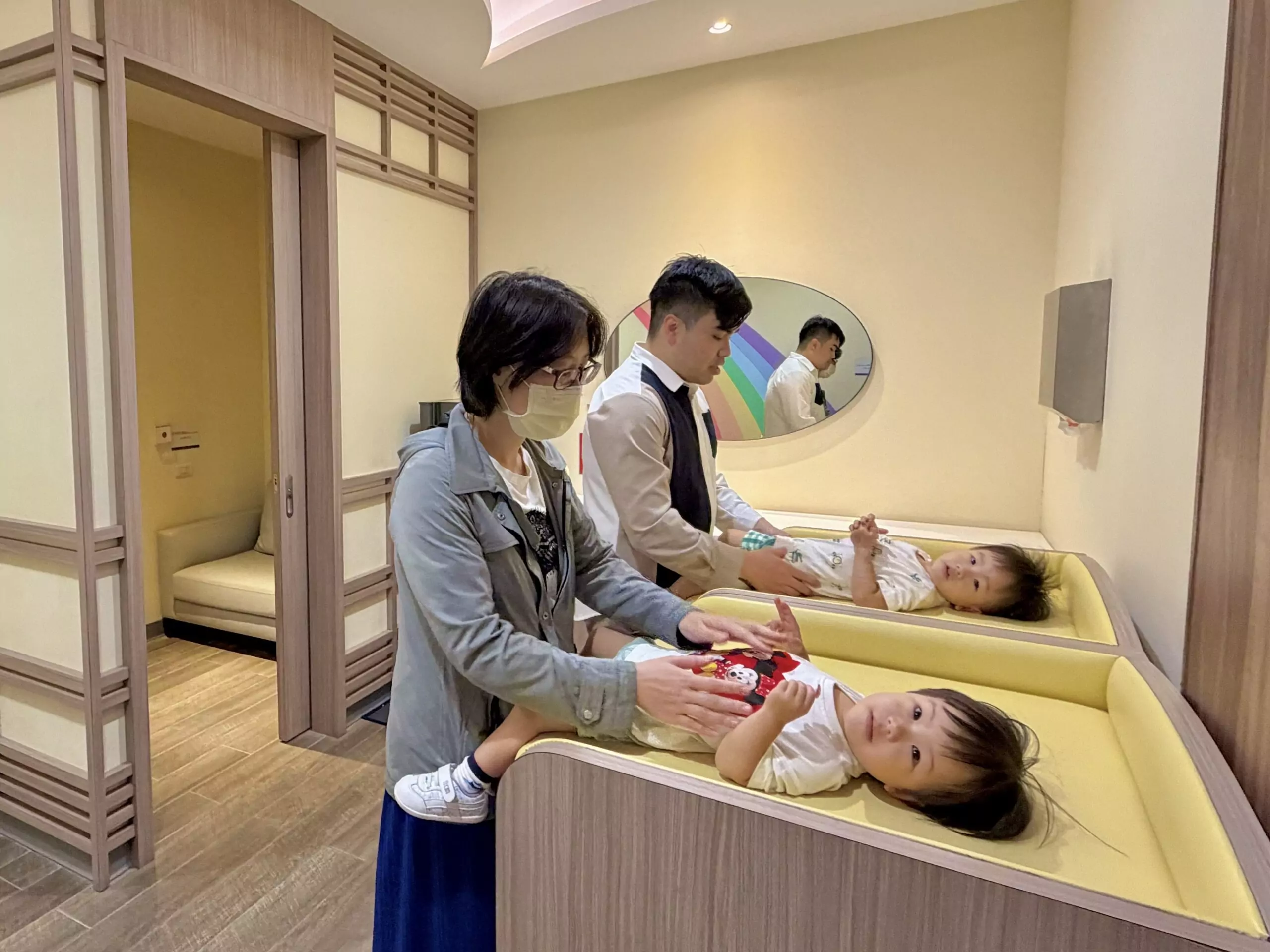 圖1 桃園機場目前共規劃 53 處哺（集）乳室及育嬰室，提供隱密舒適的環境。 scaled