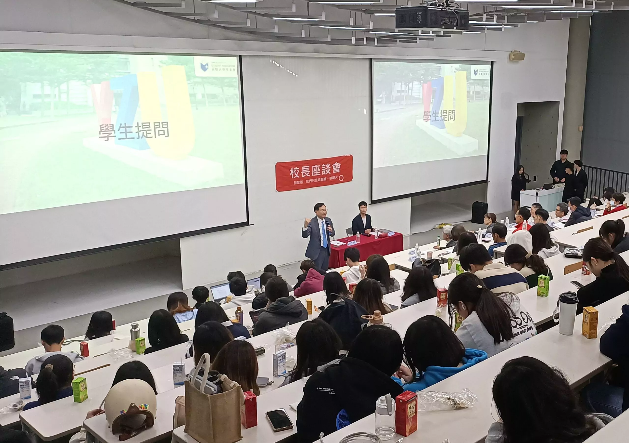 圖二學生會舉辦校長座談會，傾聽校園意見，強化溝通橋梁，促進校務共識與發展。 scaled