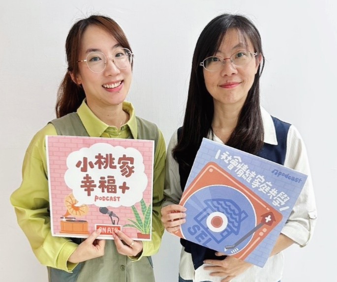 臨床心理師許芳綺左、李依親右