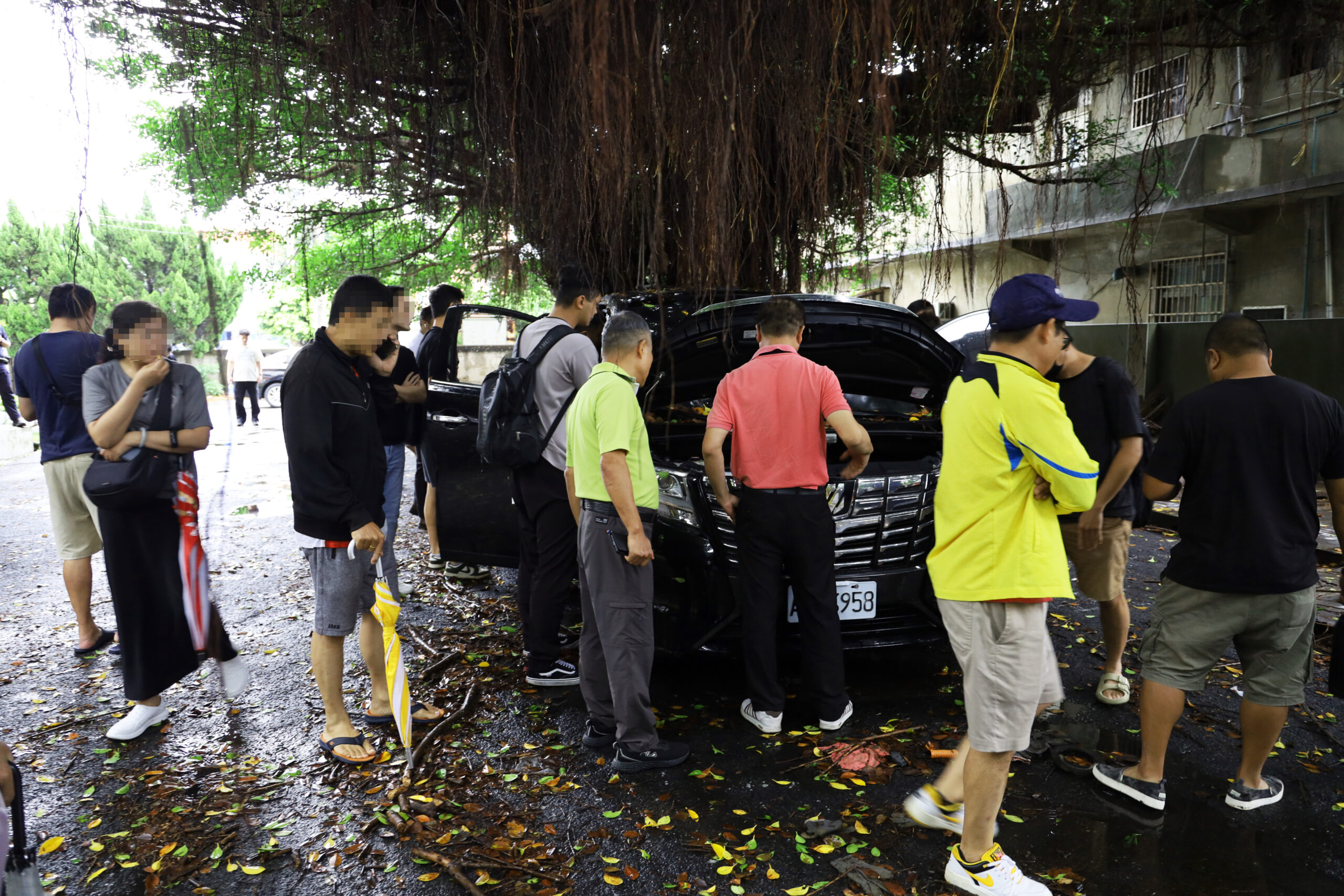 涉詐扣押「阿法」大雨中競標 桃園分署歷經30次喊價這金額拍定 018 scaled