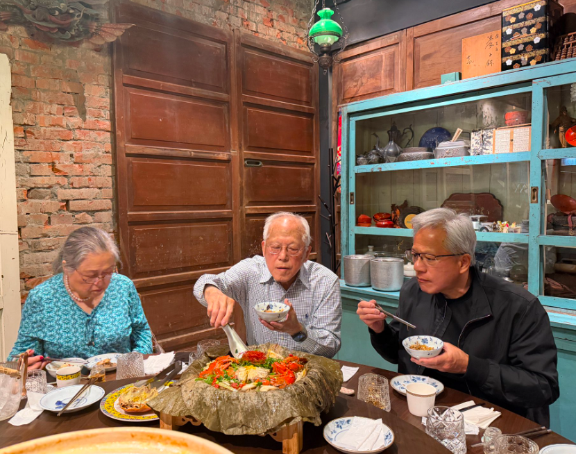 被問最愛度假地!黃仁勳曝「家人是核心」 網讚:真心愛台灣 被問最愛度假地!黃仁勳曝「家人是核心」 網讚:真心愛台灣