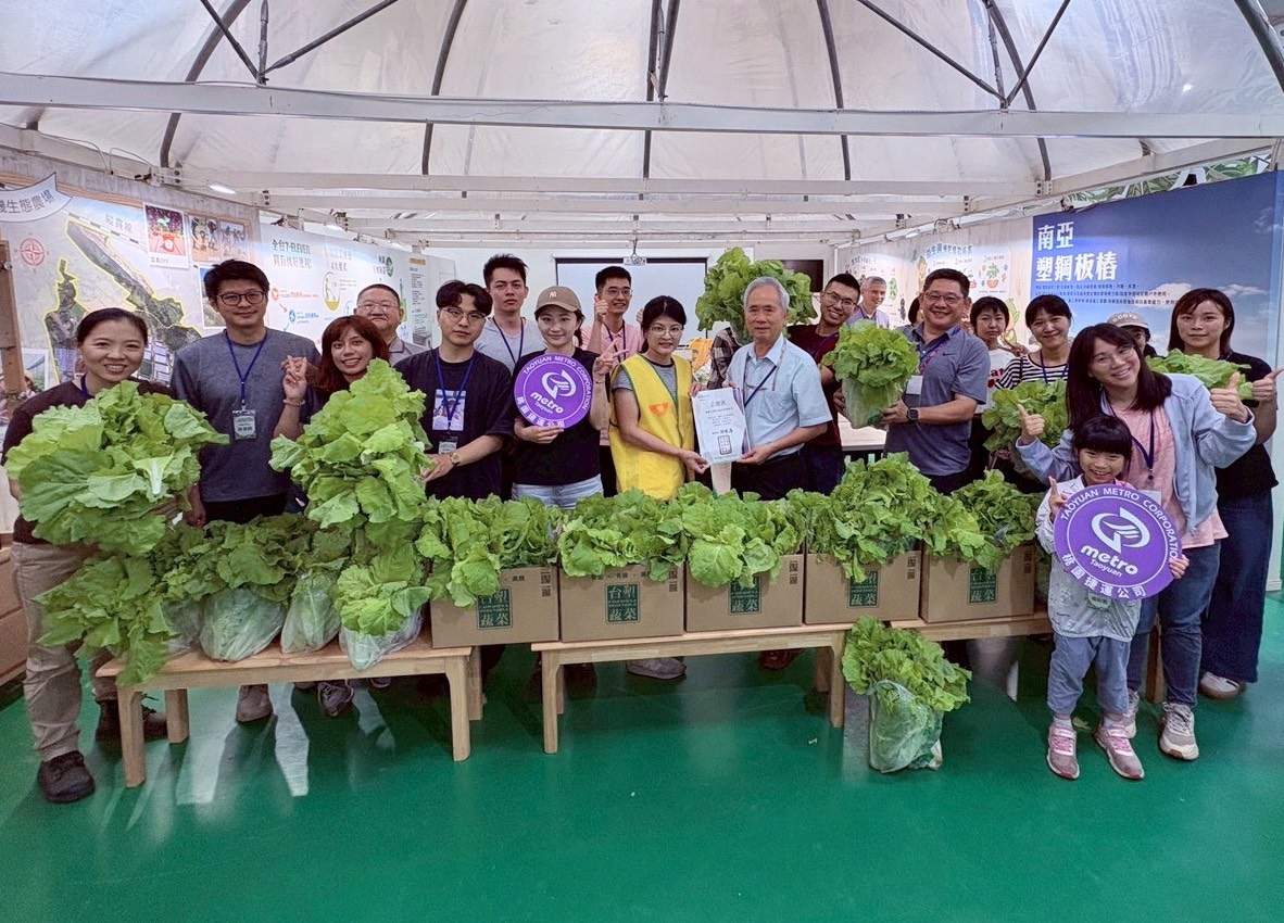 化身一日農夫!桃捷員工眷屬採收200袋有機蔬菜送愛啟智學園 1111 0