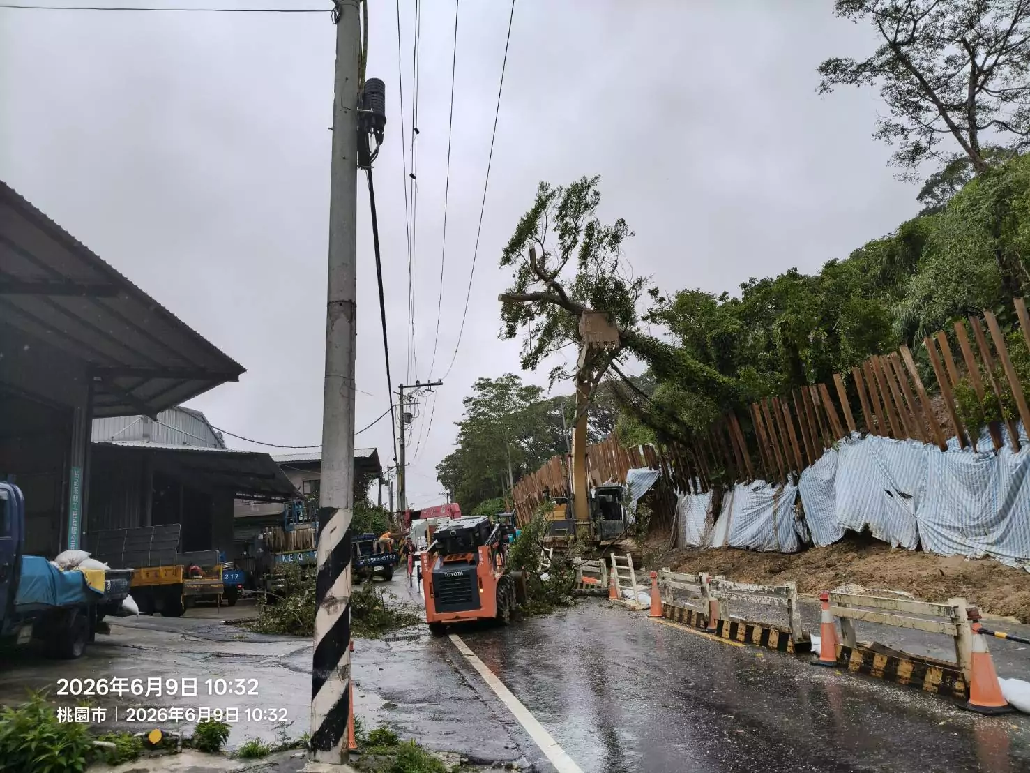 雨彈狂炸!龜山大坑路邊坡坍塌 桃園養工處主動監測改善 雨彈狂炸!龜山大坑路邊坡坍塌 桃園養工處主動監測改善