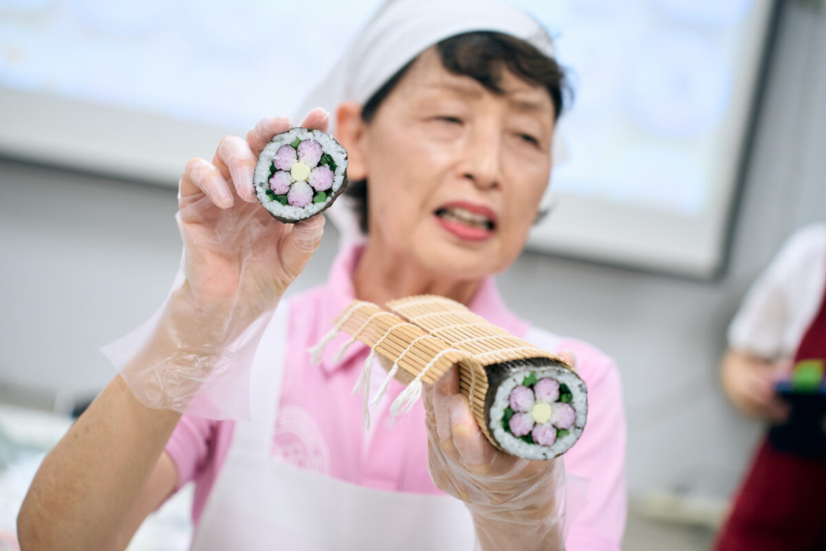 慶祝締盟10周年!日本千葉職人跨海訪桃 教高中生做太捲壽司 24456 2