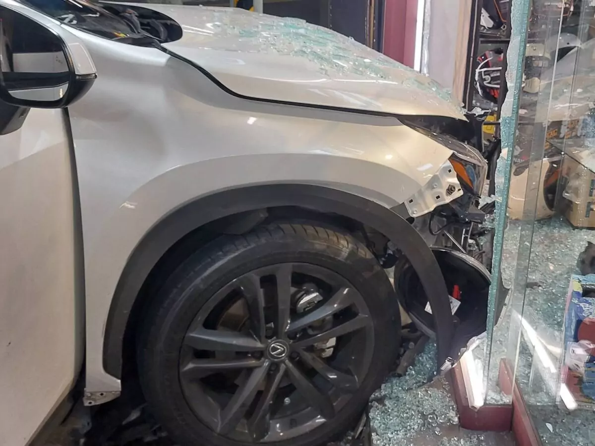 【有片】桃園女毒駕連環撞!失控衝撞店家 車內搜出喪屍菸彈 2583652 0
