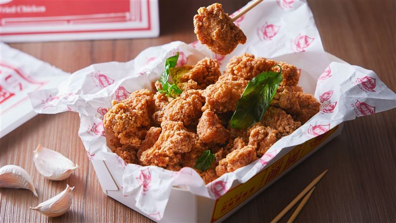 師園鹽酥雞驚見炸小強 網友嚇壞:不敢面對 師園鹽酥雞驚見炸小強 網友嚇壞:不敢面對