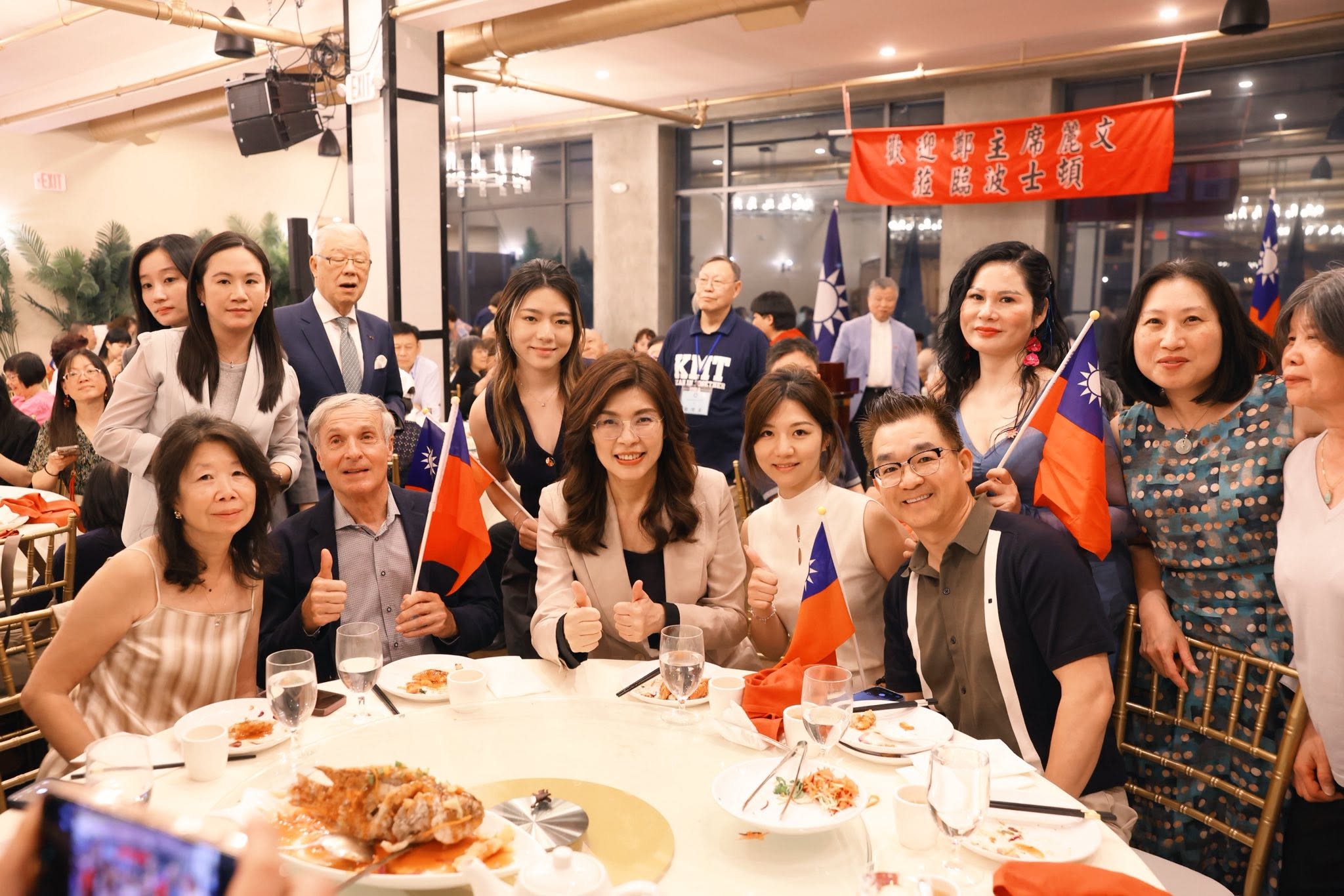 鄭麗文僑宴喊藍扮搭橋者 吳欣岱揭同桌統戰官員:讓中共走進台灣? 鄭麗文僑宴喊藍扮搭橋者 吳欣岱揭同桌統戰官員:讓中共走進台灣?