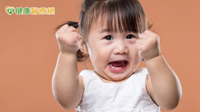 媽媽陪玩她就哭 專家:孩子需建立控制感 媽媽陪玩她就哭 專家:孩子需建立控制感