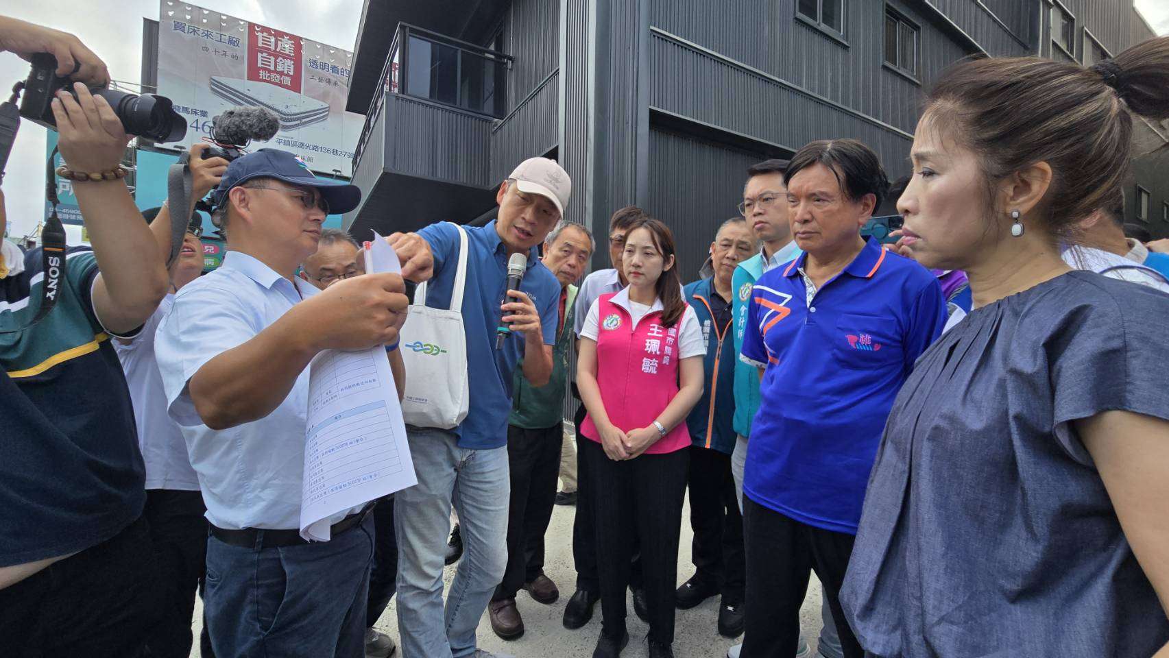 劉慶豐現勘龍科園區周邊路廊 盼串聯桃捷橘線成產業後盾 劉慶豐現勘龍科園區周邊路廊 盼串聯桃捷橘線成產業後盾