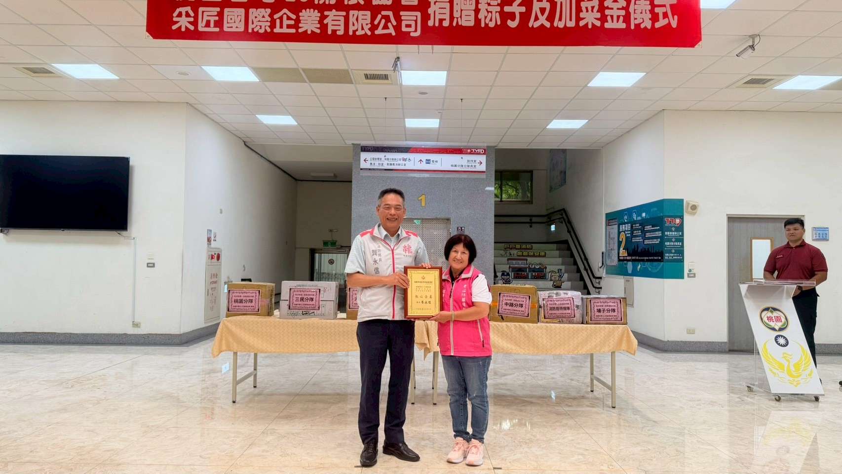 桃園消防分隊端午連假堅守崗位 民間贈愛心粽、加菜金 5g45f4W 2